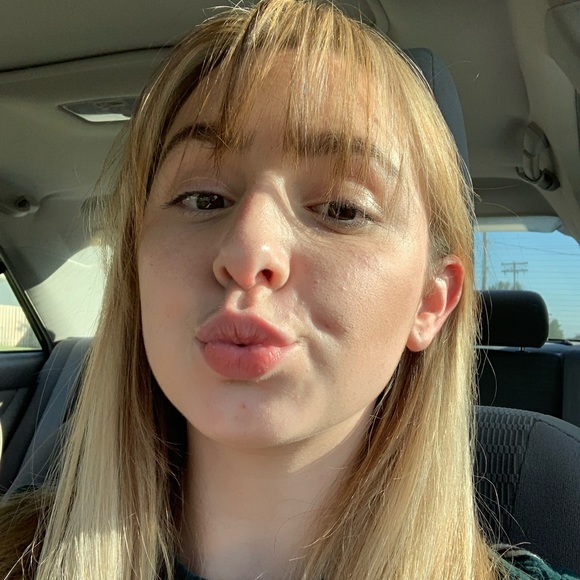 Meet your Posher, Chloe - Picture 2 of 7